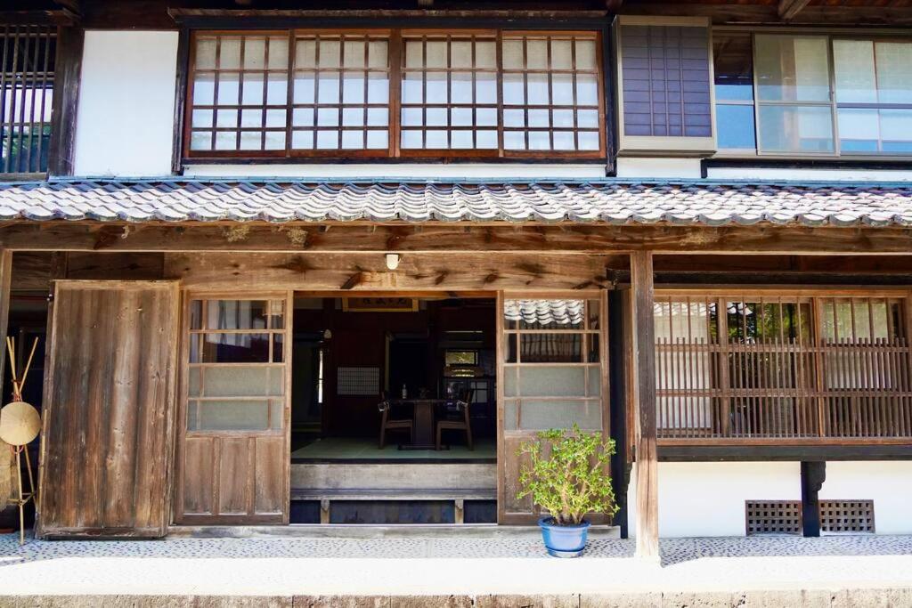 佐渡島に残る築130年の伝統的な古民家｜東夢 Villa Sado Eksteriør bilde